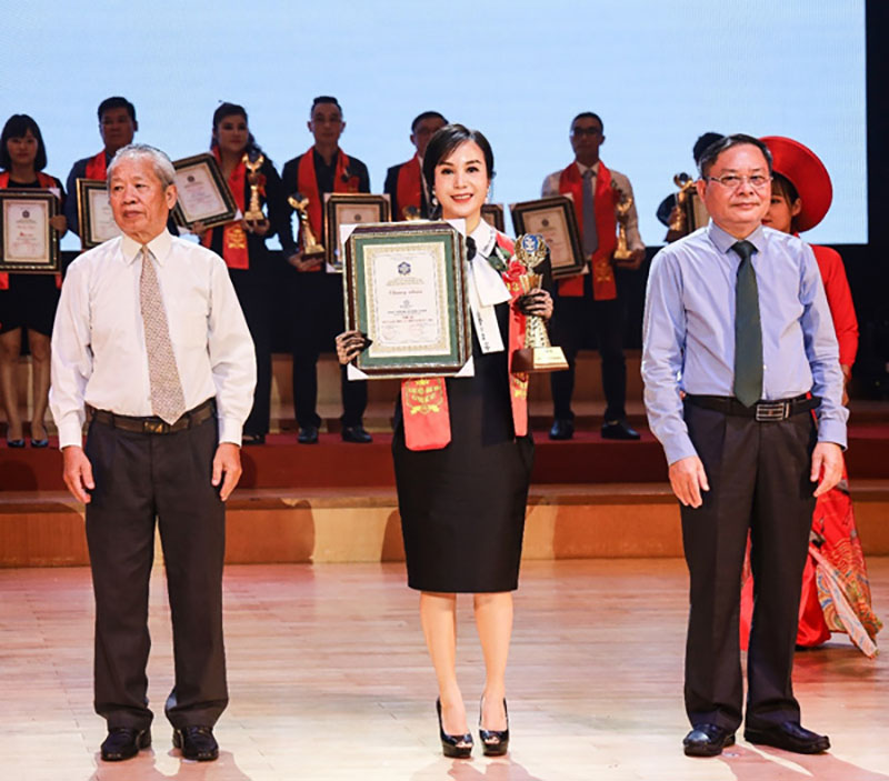 Hathor Group nhận cú đúp giải thưởng: Thương hiệu – Nhãn hiệu nổi tiếng Đất Việt và Nhà lãnh đạo doanh nghiệp xuất sắc 2020