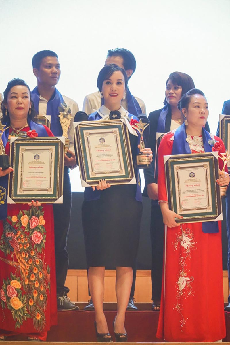 Hathor Group nhận cú đúp giải thưởng: Thương hiệu – Nhãn hiệu nổi tiếng Đất Việt và Nhà lãnh đạo doanh nghiệp xuất sắc 2020
